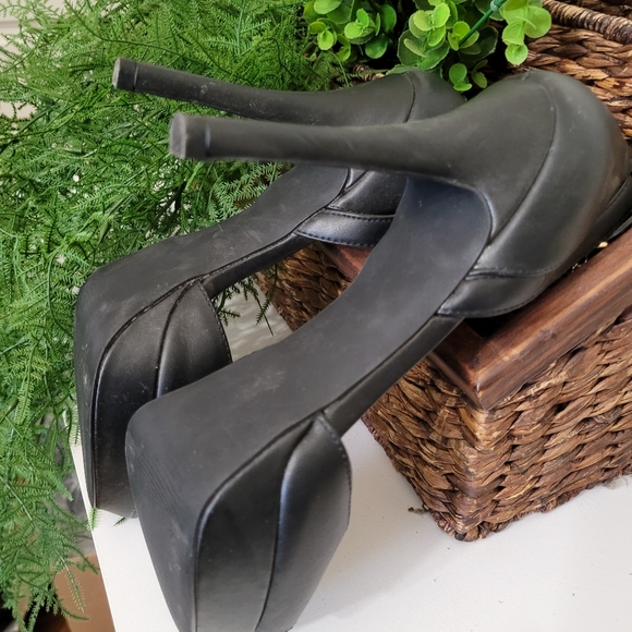 Guess platform peeptoe pumps - Picture 8 of 11